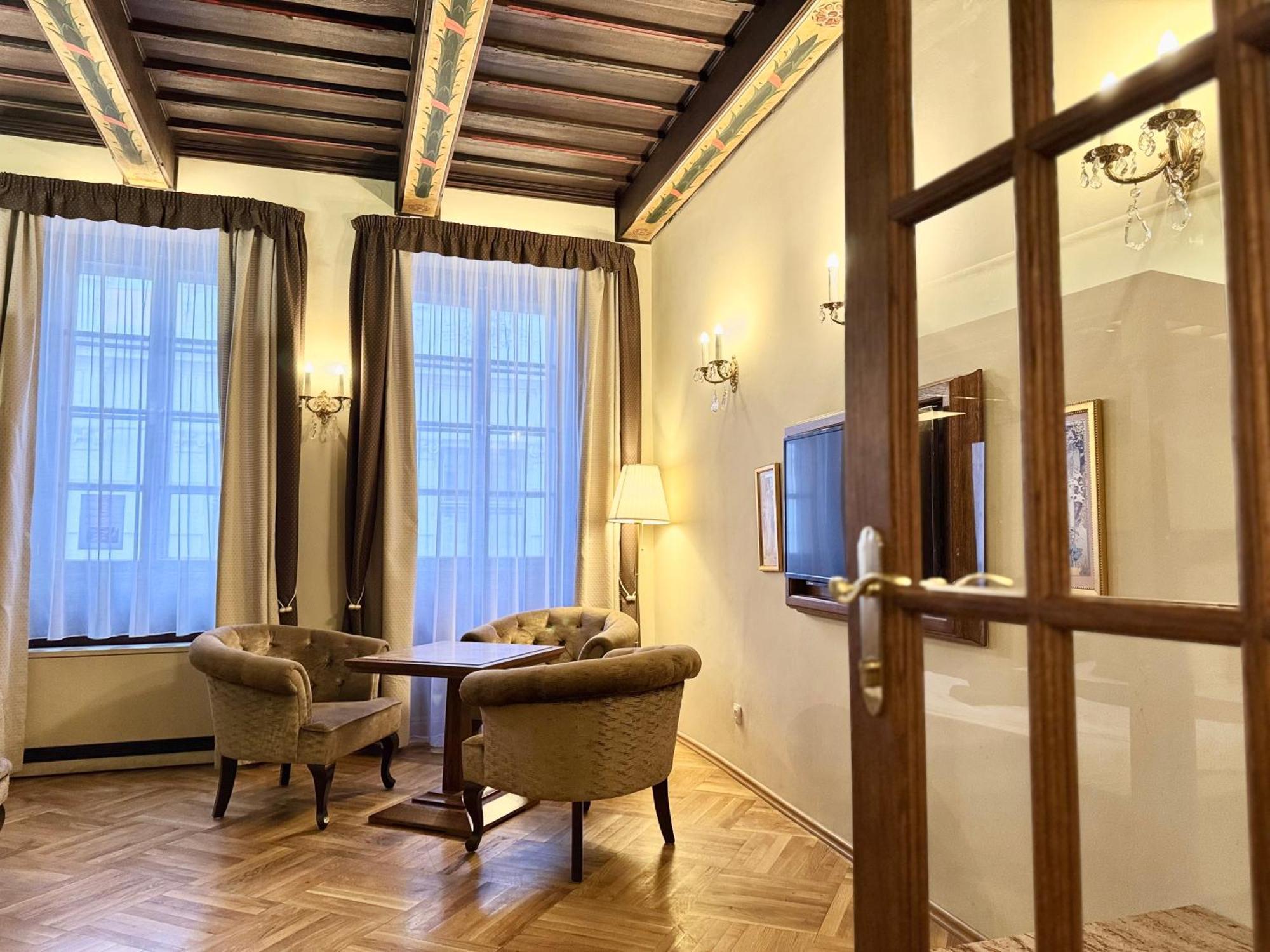 Traditional Prague Apartment Экстерьер фото