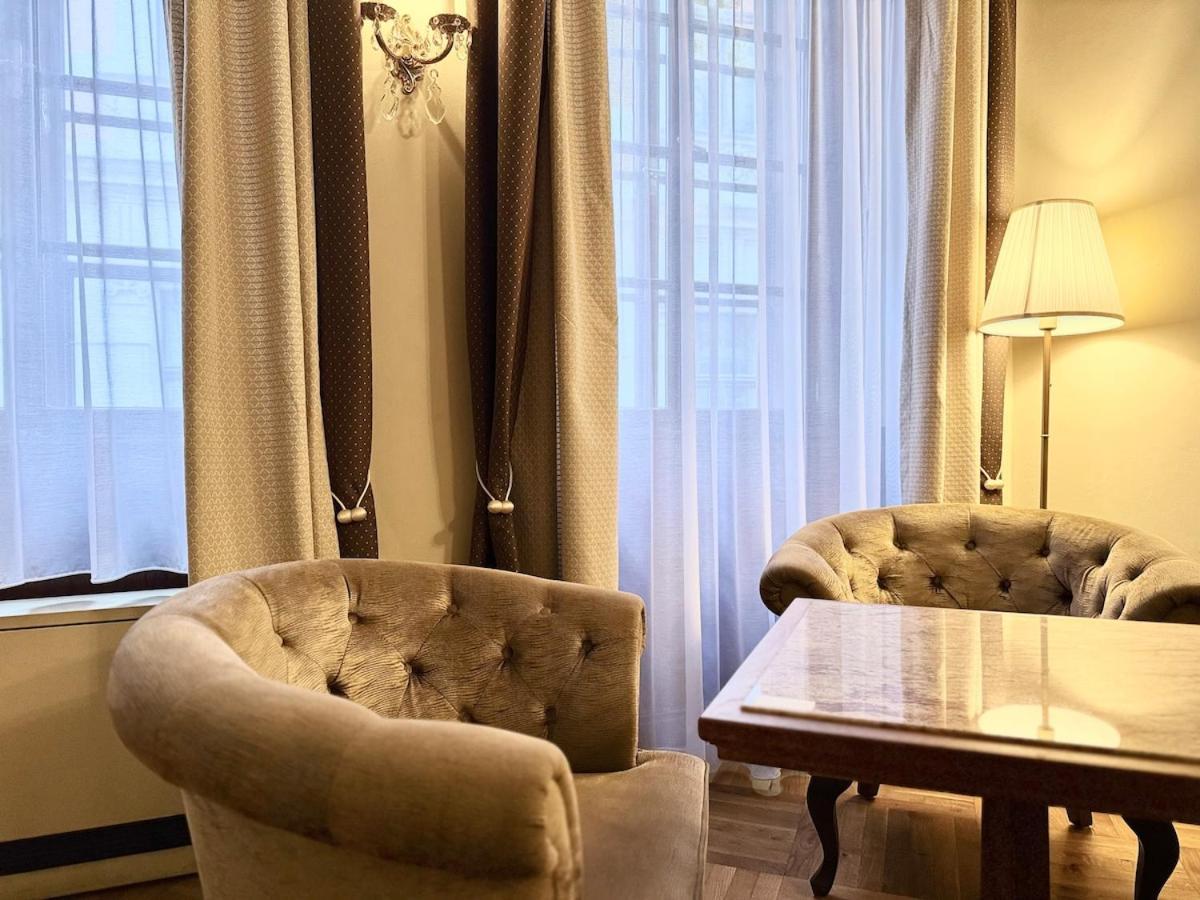 Traditional Prague Apartment Экстерьер фото