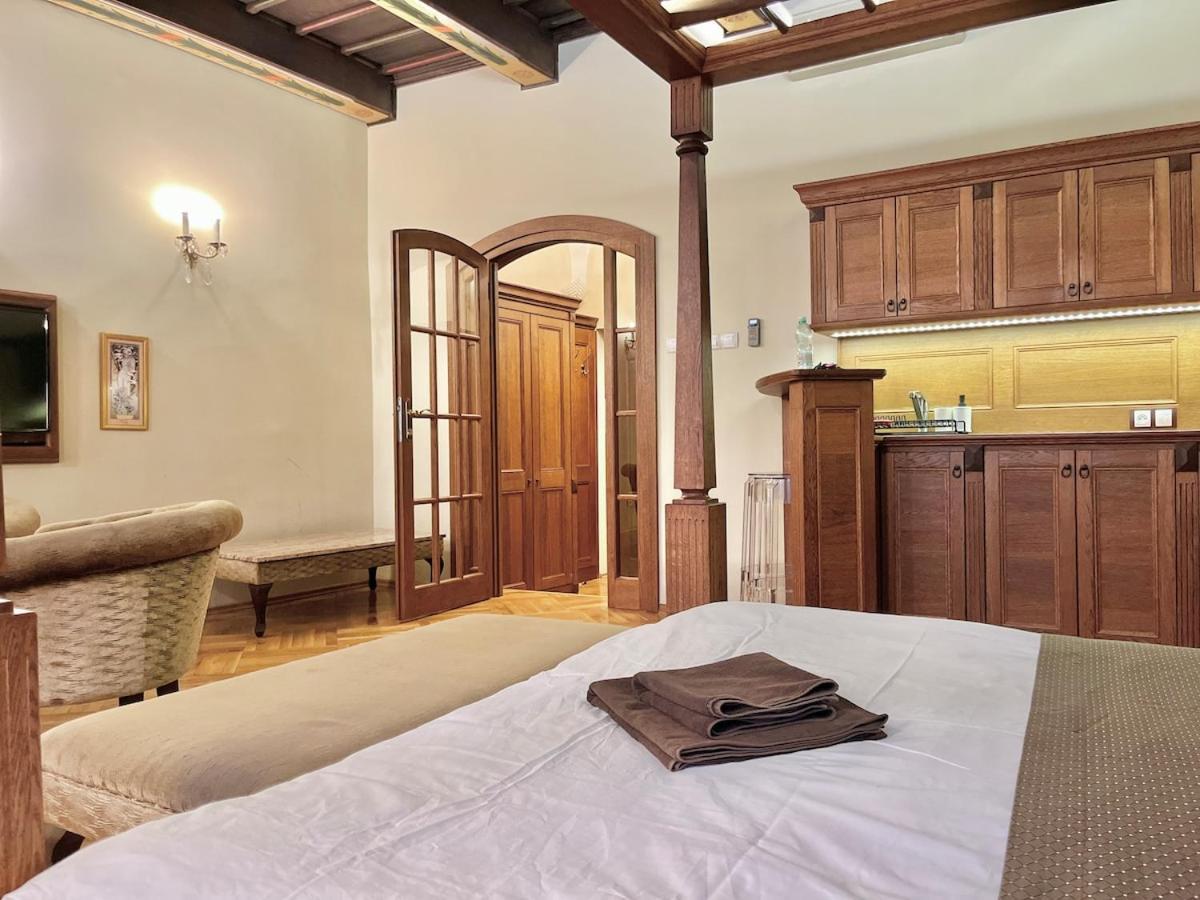 Traditional Prague Apartment Экстерьер фото